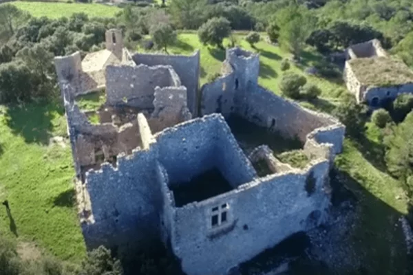 chateau-de-Montlaur-qltk8707n0eug649rsu358bstaollmnw7cty0o9n6o