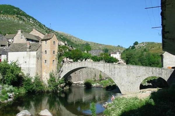 le-pont-de-montvert-qltk5y63b9c6ppdovtw66sq5q5r17nqz88q6qvli1s